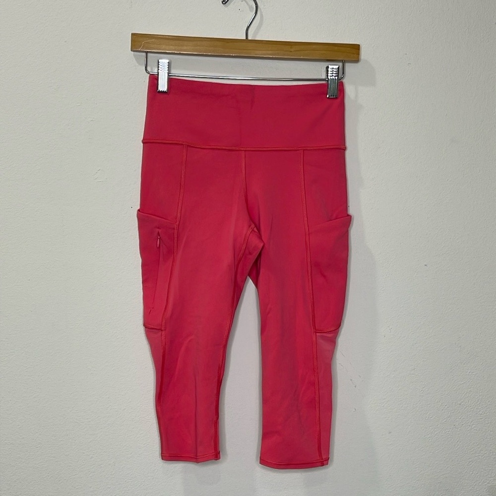 Athleta  Orange/ Pink Capri Leggings Yoga Pants with Pockets